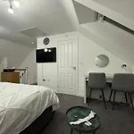 En-Suite Studio - Luxurymeetscomfort